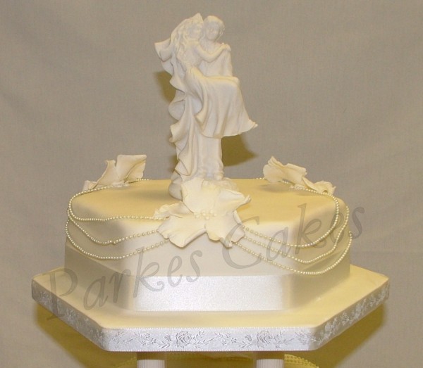 ivory wedding cake top (600 x 523)